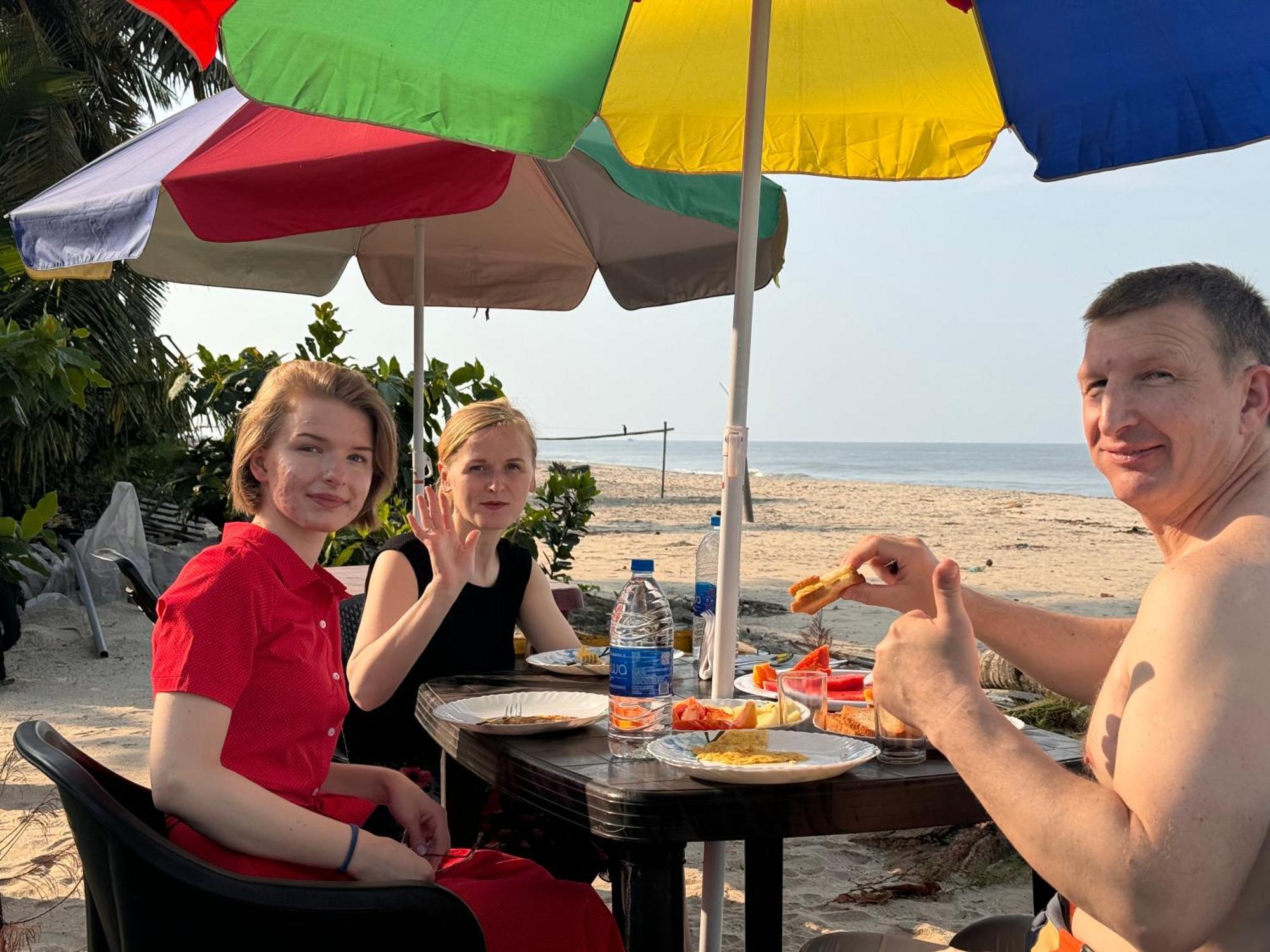 Alivious Beach Homestay Alappuzha Bagian luar foto