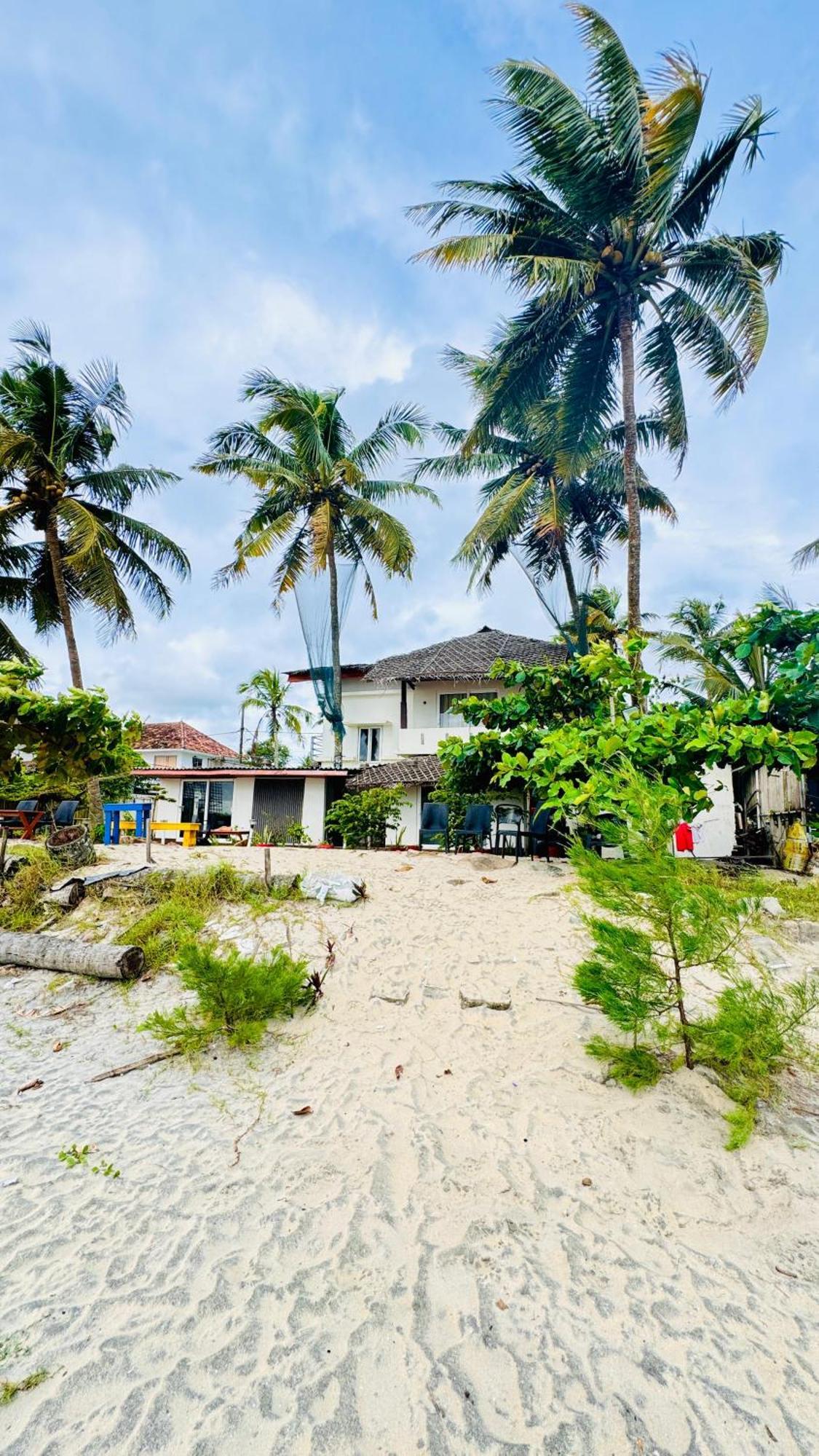 Alivious Beach Homestay Alappuzha Bagian luar foto
